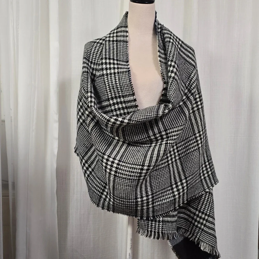 Modena Reversible Blanket Scarf Houndstooth‎ Blue Plaid Fringed Wrap Shawl